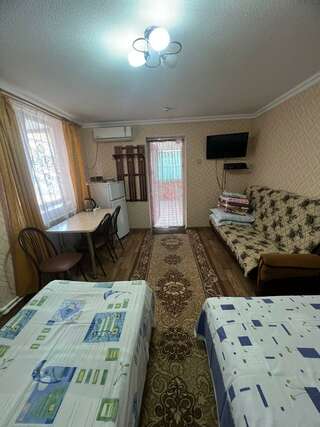 Гостевой дом Привал Кущевская Классический четырехместный номер-1