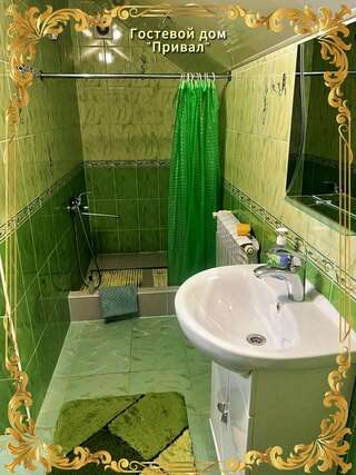 Гостевой дом Привал Кущевская Семейный люкс с балконом-4