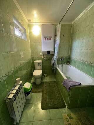 Гостевой дом Привал Кущевская Классический четырехместный номер-3